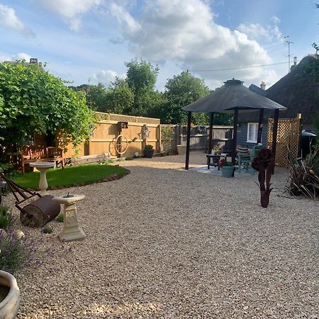 The Shack - Thatched Self Contained Annex Collingbourne Ducis Exterior foto